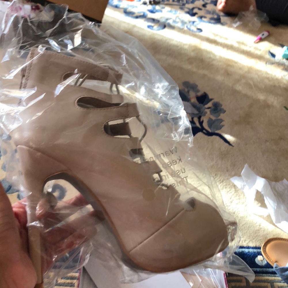 Nude shoes never worn
